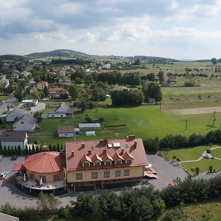 Hotel & Restauracja Okraglak Checiny  Bagian luar foto