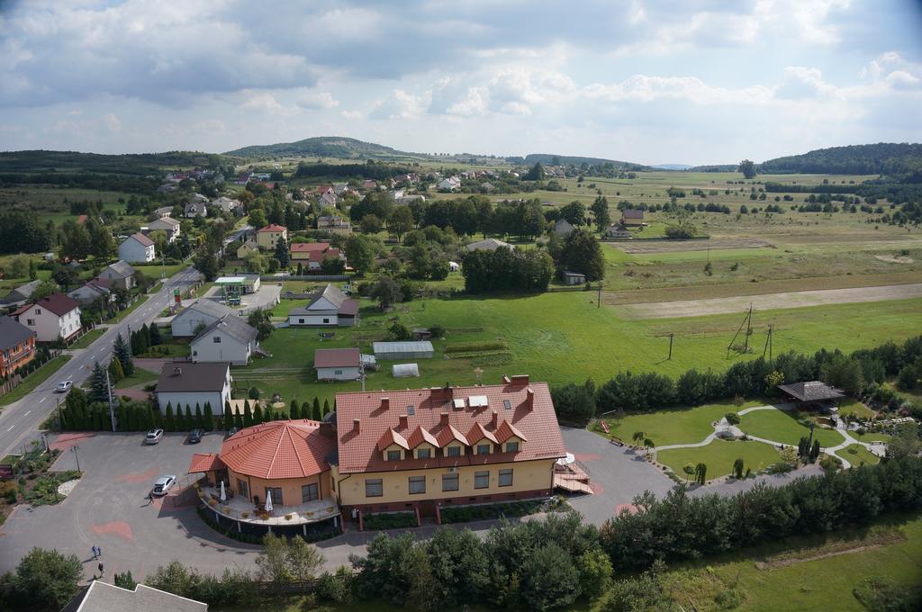 Hotel & Restauracja Okraglak Checiny  Bagian luar foto