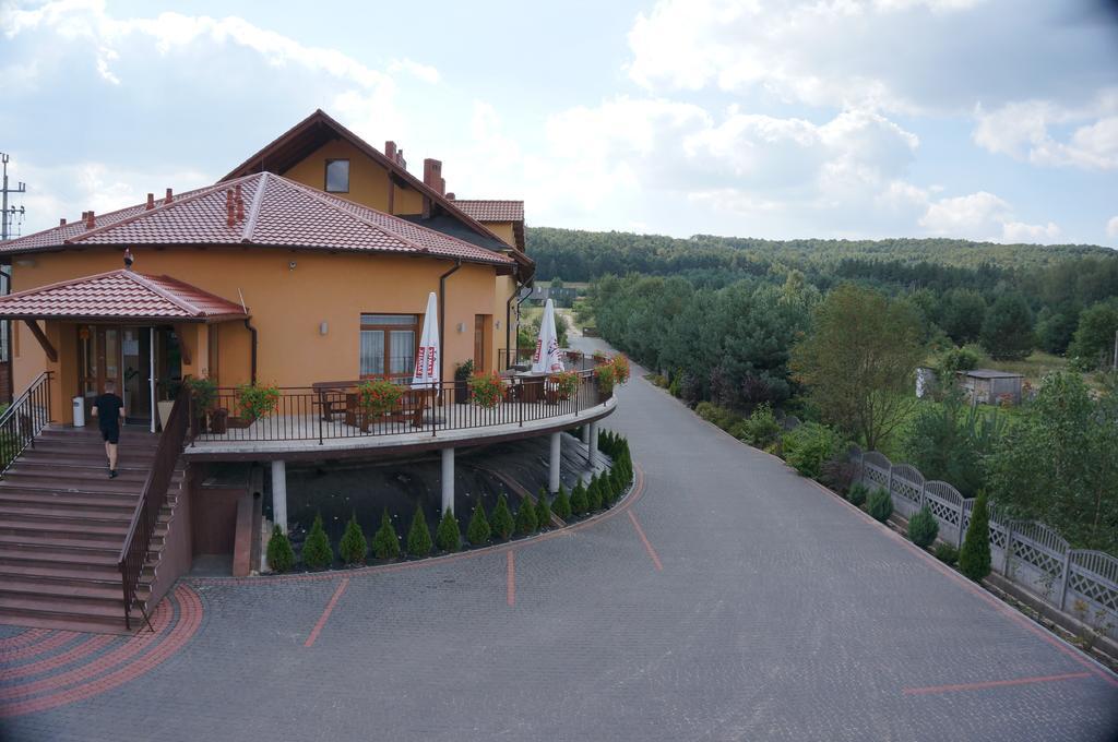 Hotel & Restauracja Okraglak Checiny  Bagian luar foto